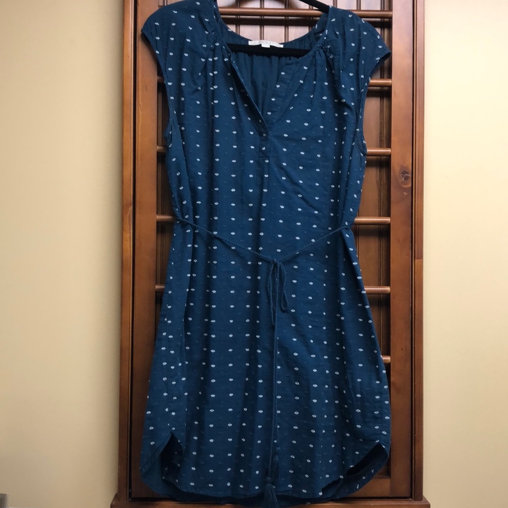 Pretty navy LOFT lined summer dress